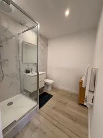 Small peaceful haven with terrace - Image 3