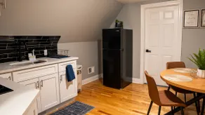 Beautiful Small Deluxe Apartment Near to Airport - Image 3