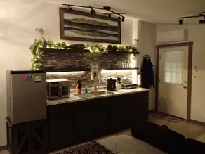 NEW Private White Mountains Getaway For Travellers - Image 3