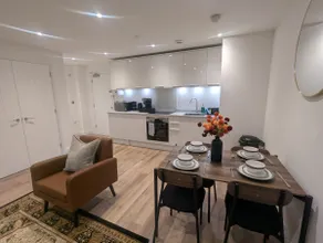 Homely & Lush 1 Bed Apartment at Trinity Point Gravesend, Suitable for Long Stay and Short Stay - Image 2