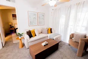 Near Downtown Luxe apartment sleeps 5! - Image 2