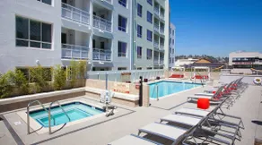 Central 1BR Apartment | Pool, Jacuzzi & Parking - Image 5