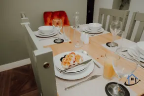 Apt 5 Manor House - 3 Bed 2 bathroom sleeps 5 parking wifi - Image 3