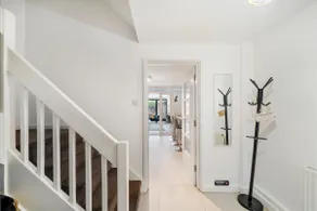 Stylish 4BR House with Garden and Free Parking in Ealing - Image 3