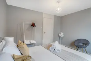 Stylish 4BR House with Garden and Free Parking in Ealing - Image 5