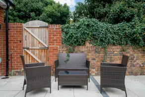 Stylish 4BR House with Garden and Free Parking in Ealing - Image 2