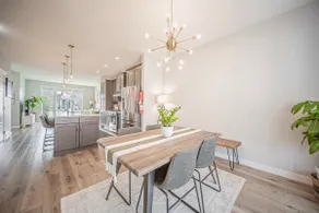 3 bedroom private home in Calgary NW, King bed - Image 4