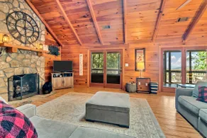 Cozy Walnut Mountain Cabin with Hot Tub & Views - Image 5