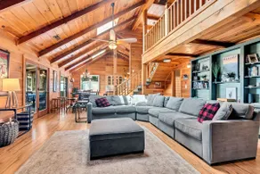 Cozy Walnut Mountain Cabin with Hot Tub & Views - Image 4