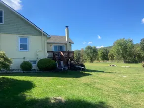 Secluded yellow farm house with Mountain View’s - Image 3