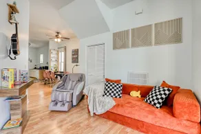 Monthly Stays! 2 King Beds, Massage Chair, Parking - Image 5