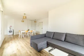 Modern and spacious 3-bedroom apartment in central Cachan - Image 2