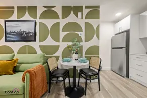 Studio Verde | Bright & Cozy | 4 min to University - Image 4