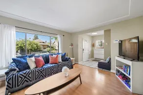3B2B spacious house close to Cal/ SF W/D & Parking - Image 2