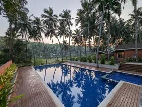 Battub and Pool - Image 2