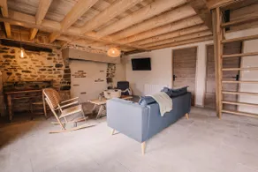 July's house - Image 2