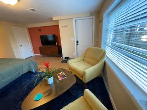 Mid-century guest suite in Mt Tabor! - Image 3