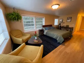 Mid-century guest suite in Mt Tabor! - Image 2