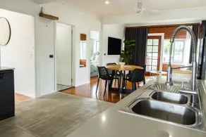 Mooloolaba Family Home l Beach 4 Min Walk l Pets! - Image 3