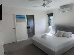 Poolside Whitsundays Escape PetFriendly NearAirlie - Image 5