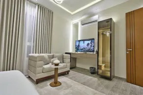 Luxury 3Bedroom Apartment Central Jeddah Near Mall - Image 5