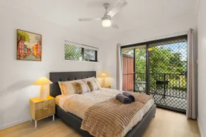 Brisbane Spacious 5BR | 2 Parking | Near Westfield - Image 3