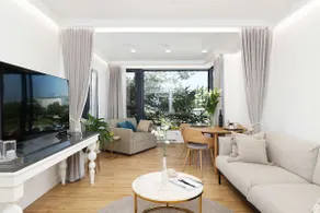 Riva Verona Apartment 86 - Image 2