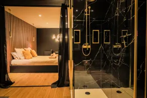 Golden Suite - Elegance - Private Spa Jacuzzi - Image 5