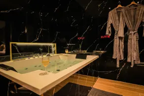 Golden Suite - Elegance - Private Spa Jacuzzi - Image 2