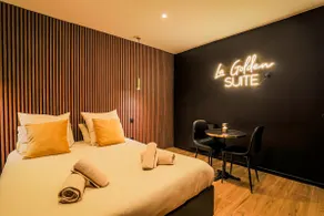 Golden Suite - Elegance - Private Spa Jacuzzi - Image 4