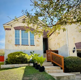 Beautiful & CoZy home near Six Flags & Sea World - Image 2