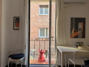 Bright 3 Bedroom Apartment Central Barcelona - Image 5