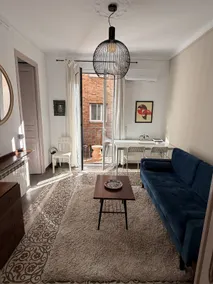 Bright 3 Bedroom Apartment Central Barcelona - Image 2