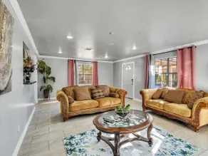 Home in Pasadena CLOSE to everything you need! - Image 3
