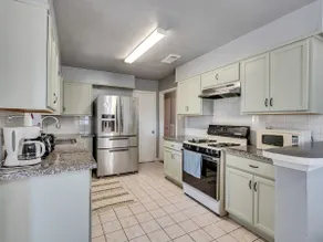 Home in Pasadena CLOSE to everything you need! - Image 2