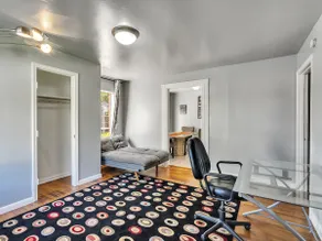Home in Pasadena CLOSE to everything you need! - Image 5