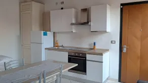 4-bed apartment in the historic center with parking space - Image 3