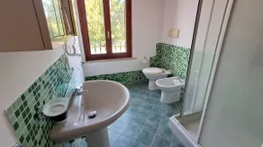 4-bed apartment in the historic center with parking space - Image 4