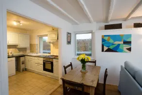 Cosy Coastal Cottage with Sea & Castle Views. - Image 4