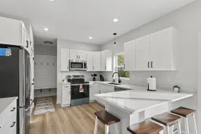 Modern 4BR Farmhouse - Fireplace, Garage, Wi-Fi - Image 4