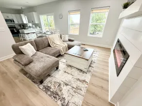Modern 4BR Farmhouse - Fireplace, Garage, Wi-Fi - Image 5