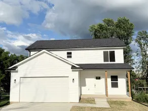 Modern 4BR Farmhouse - Fireplace, Garage, Wi-Fi - Image 2