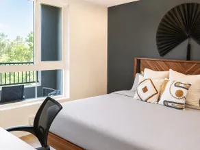 Modern Apartment with Pool & GYM Near Disneyland - Image 2