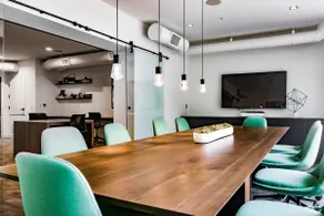 Modern Apartment with Pool & GYM Near Disneyland - Image 4