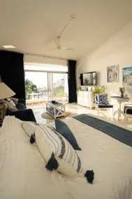 Santorini – Oceanfront Loft in the Golden Zone - Image 2