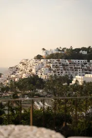 Santorini – Oceanfront Loft in the Golden Zone - Image 5
