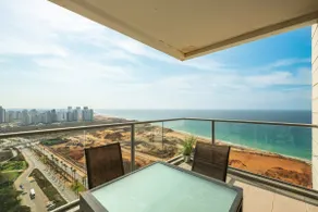 Stunning 4BR Penthouse with Balcony & Sea Views - Image 2