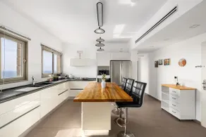 Stunning 4BR Penthouse with Balcony & Sea Views - Image 4