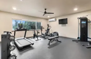 Near CDA Lake | Gym, In-Unit Laundry, Free Parking - Image 5