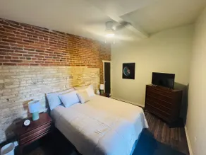 Harvey’s Old Town Retreat - Image 2